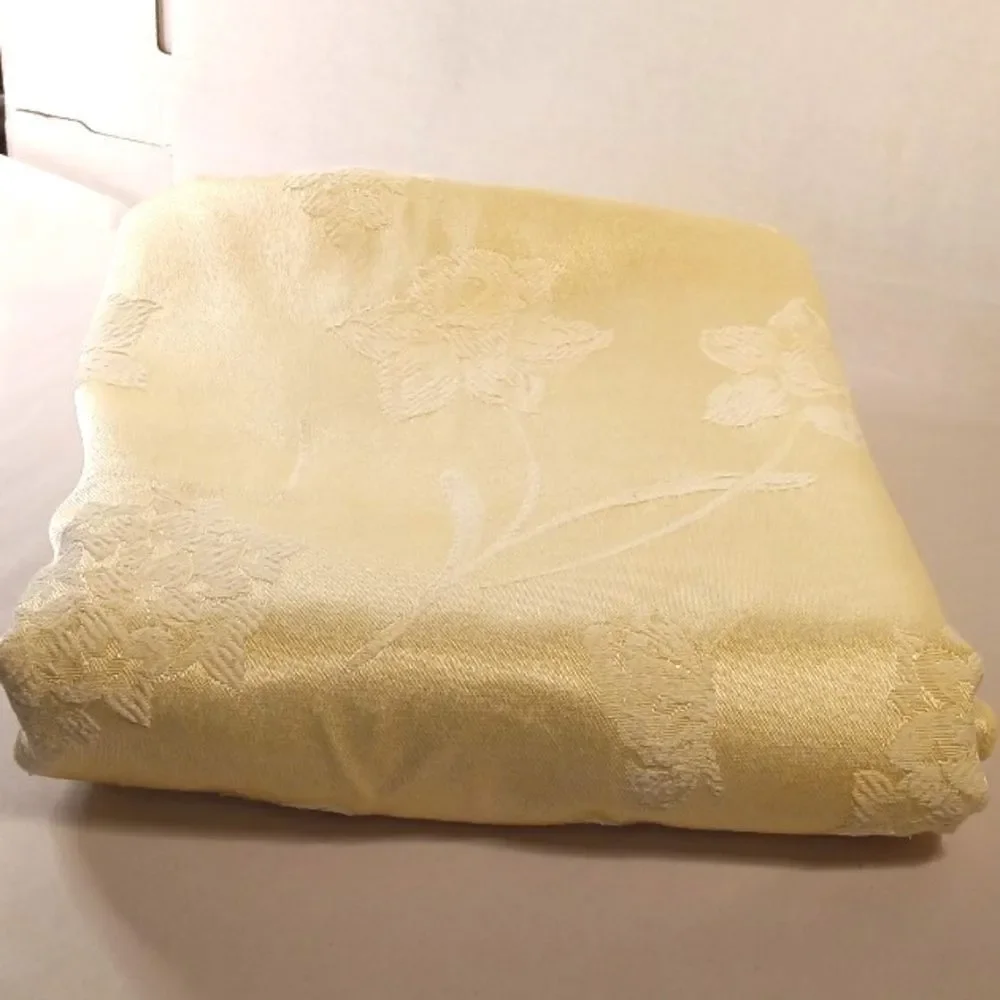Elegant Heavy Weight Yellow Rose Damask Tablecloth 80x60